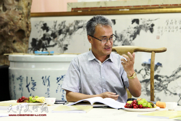 南开大学哲学院美学教研室主任、博士生导师薛富兴教授