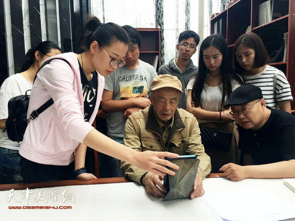 杨志刚导师和董克诚导师带领硕士研究生们拜会艺委会主任沈尧伊先生。