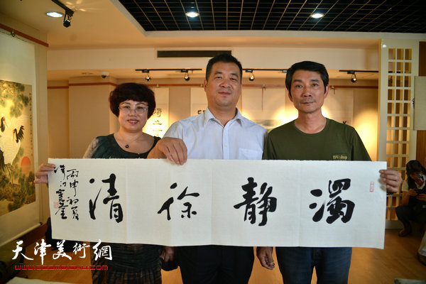 天津书画家在宿迁：左起王筠、高杰斌、孟宪奎。