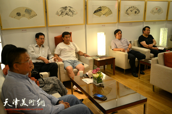李耀春、王卫平、潘津生、徐柏坚、车志强在ART LOTTE艺术沙龙上。