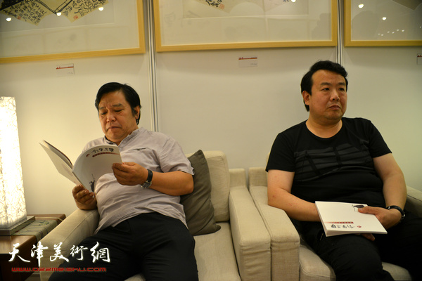 李耀春、王卫平在ART LOTTE艺术沙龙上。