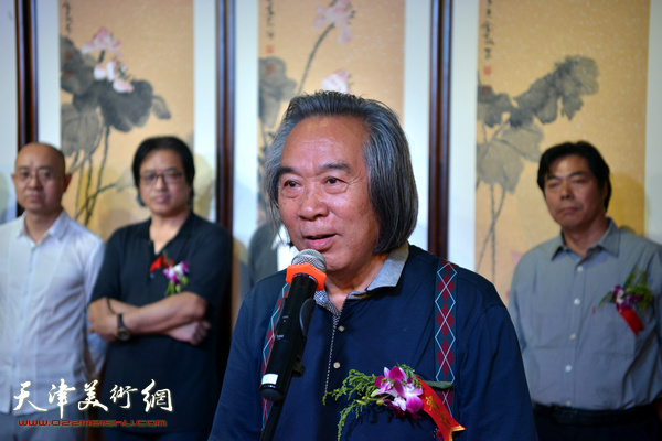 天津美术学院教授、著名画家霍春阳致辞。
