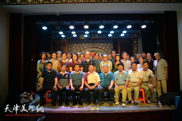 书画家们还与部分天津市“名票”举行联谊活动。