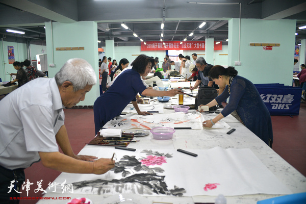 南开画院、南开美协走进“公益天津”大型书画活动现场