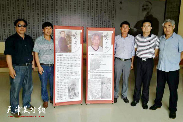 广州市天鹿湖美术馆长长洪大为先生等与汪金木馆长。中国画家刘绍斌、刘金标。