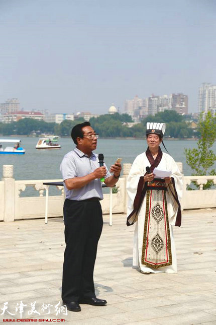 今晚国际良心读书会秘书长武宝常先生致欢迎辞