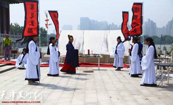 祭祀仪式由天津市汉服社主持