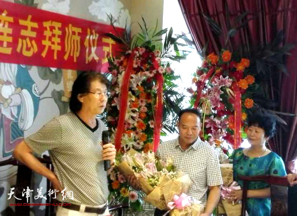 著名画家郑连群收徒仪式昨天（22日）在本市西青区举行