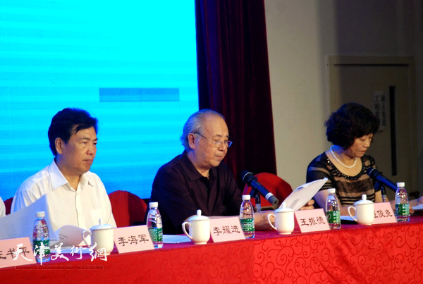 李耀进、李克勤、王振德在河北区政协津沽书画会第二次会员大会上。