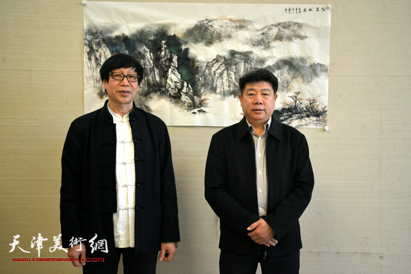  张葆东与天津金带福路文化传播中心主任张养峰在天津美术网