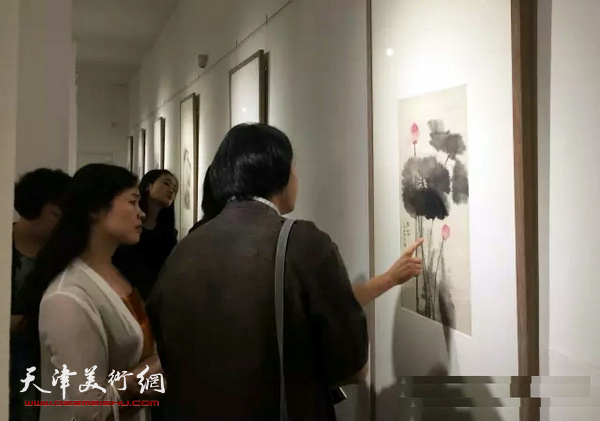 山花灿漫—霍春阳、霍岩作品展现场