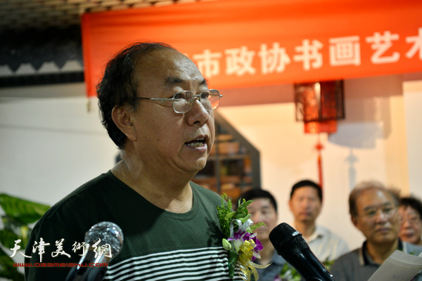 天津市政协书画艺术研究会常务副会长崔志强主持仪式。 