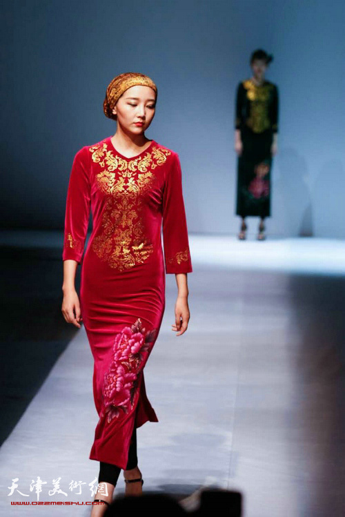 曹敬钢现代撒拉族服饰设计作品。
