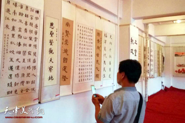 庆“七一”京津冀书画名家联谊展现场。