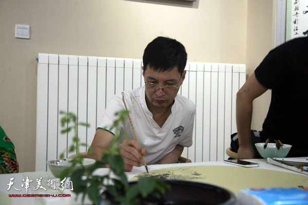 天津青年书画艺术研究院组织举行纪念建党95周年笔会活动。
