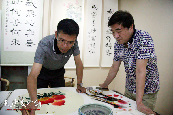 天津青年书画艺术研究院组织举行纪念建党95周年笔会活动。