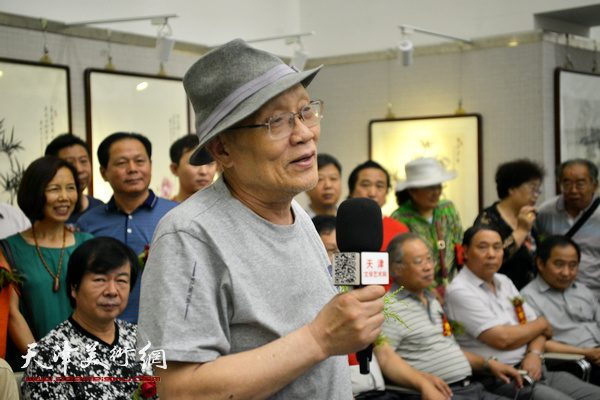 津门书画院院长、著名山水画家孙长康致辞。