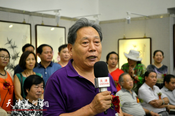 天津书法家协会副主席、著名书画家霍然致辞。