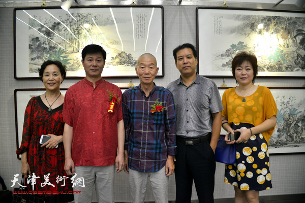 赵金生、魏玖来、李澜、徐庆举在画展现场。