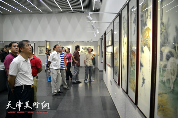 “翰墨溢彩——中国画八人精品展”现场。