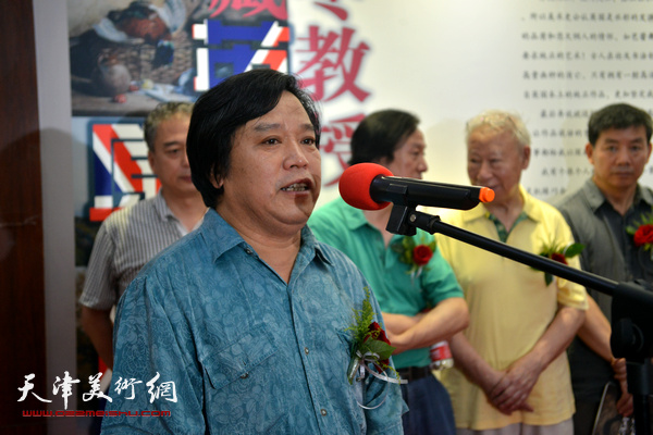 天津美术家协会秘书长李耀春在开幕仪式上致辞。