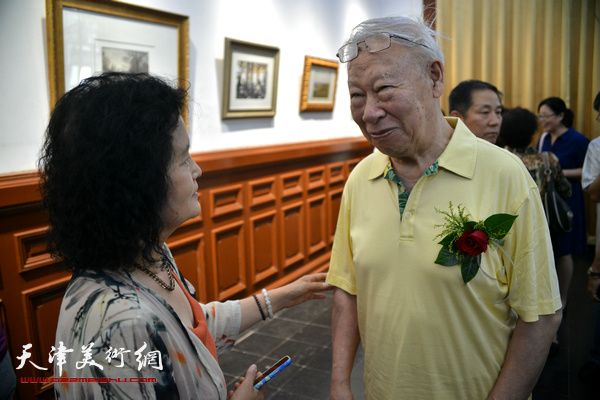 李家旭、田同芬在画展现场。