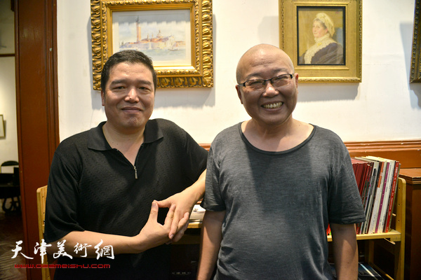 杨志刚、董克诚在画展现场。