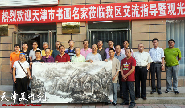 天津书画家合作巨幅山水画由营子区有关部门收藏