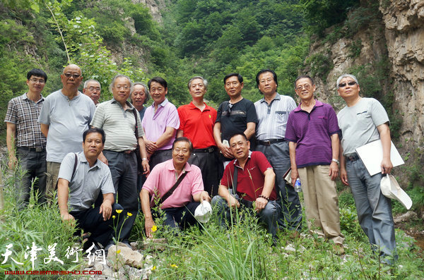 天津书画家在兴隆上石洞山谷采风