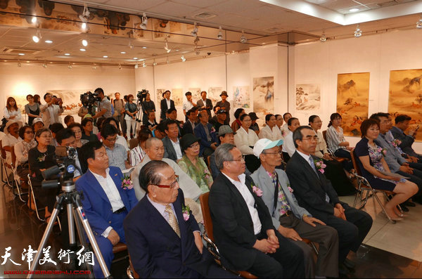 中国当代工笔名家李澜与韩国著名禅墨画家金昌培邀请展开幕式现场。