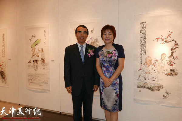 李澜、金昌培在画展现场。