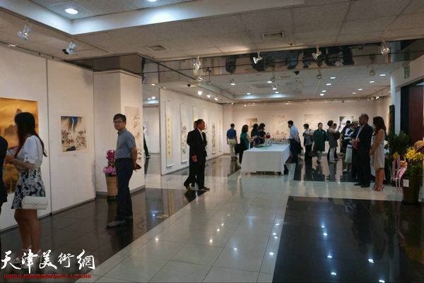 中国当代工笔名家李澜与韩国著名禅墨画家金昌培邀请展现场。