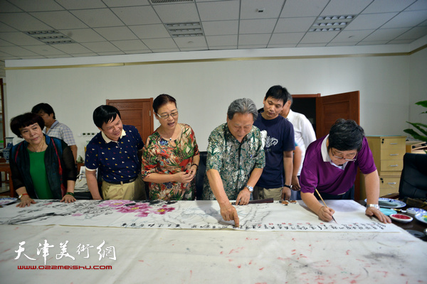 “南国荔枝红”画展座谈会