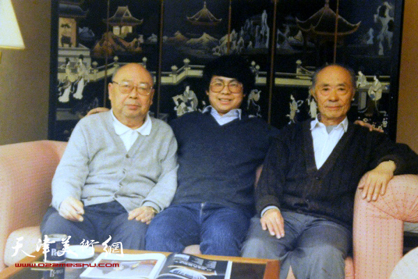 毓岳（中）与溥松窗先生（右）、父亲溥佐（左）在天津。 （1990年）
