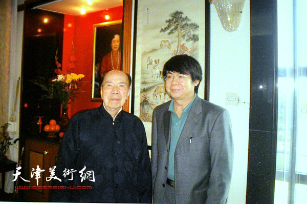 毓岳与前政协副主席、澳门知名爱国商人马万祺先生在澳门 （2000年）