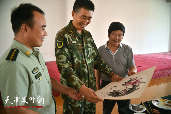 三实学堂艺术家走进军营慰问武警官兵