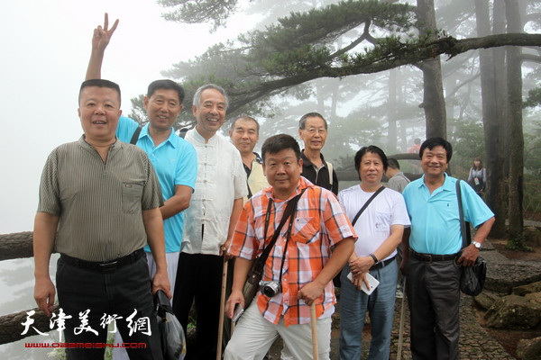 津门十五位画家到安徽黄山采风写生