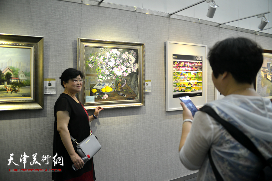 “五十五周年美校情师生作品展”现场。