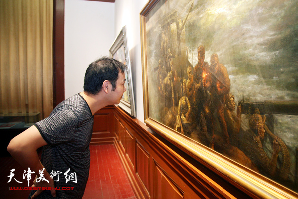 浩气永传承—纪念中国工农红军长征胜利80周年美术作品展现场。