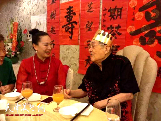 庆贺天津著名书法家宁书纶先生九十五周年诞辰晚宴现场。