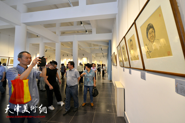 李尔山家庭书画金石展现场。