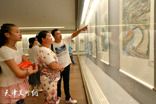 “不忘初心·圆梦中国”——天津市文史研究馆馆员书画精品展现场。