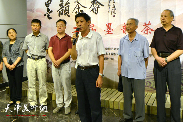 天津日报报业集团总编王宏致辞。