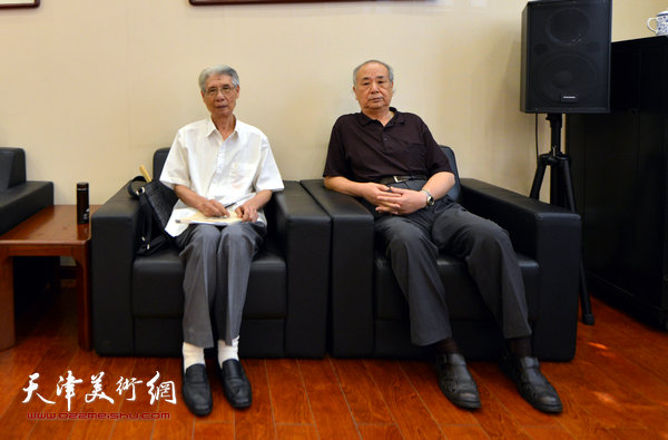 杨德树、王振德在墨韵茶香书画研讨会上。