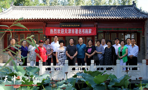 天津女子画院文化下乡活动现场