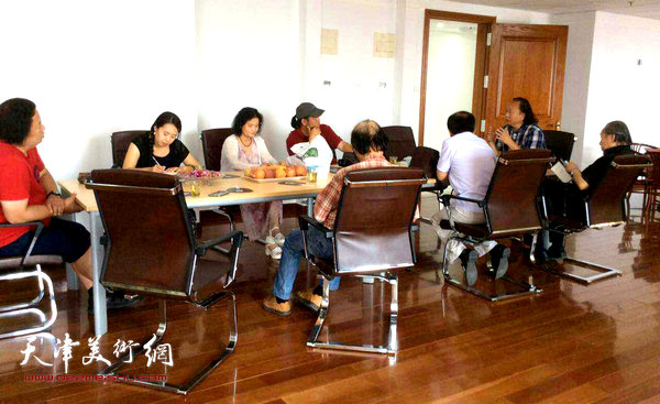 天津美协水彩画专业委员会8月30日召开例行工作会议。