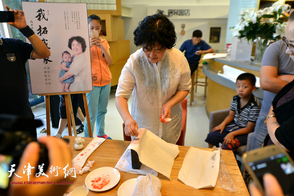 “我拓我家—李瑾传拓精品展”在天津高新区智慧山艺术中心开幕