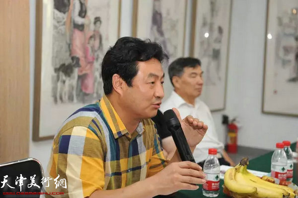 潍坊市画廊协会执行会长、集文斋文化有限公司总经理田纪文发言