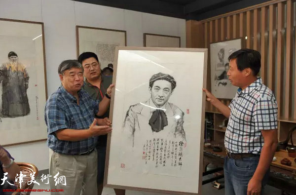 宗万华赠予潍坊市画廊协会徐悲鸿肖像作品