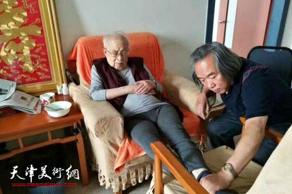 霍春阳看望恩师孙其峰先生。